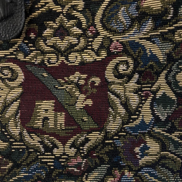 Elegant Black and Blue Shoulder Bag with Victorian Motifs - Picture 3 of 9